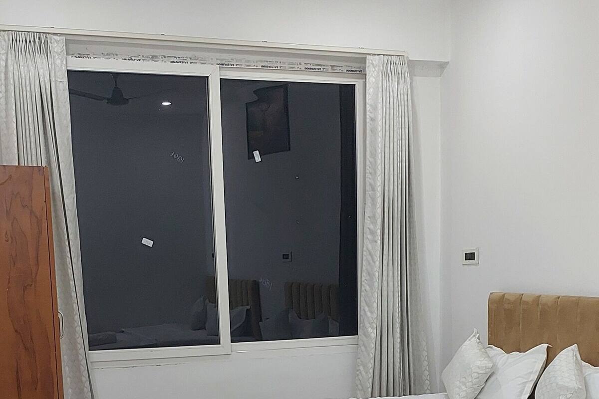 ファミリー 4 人部屋 マウンテンビュー | デスク、ノートパソコン用作業スペース、WiFi (無料)