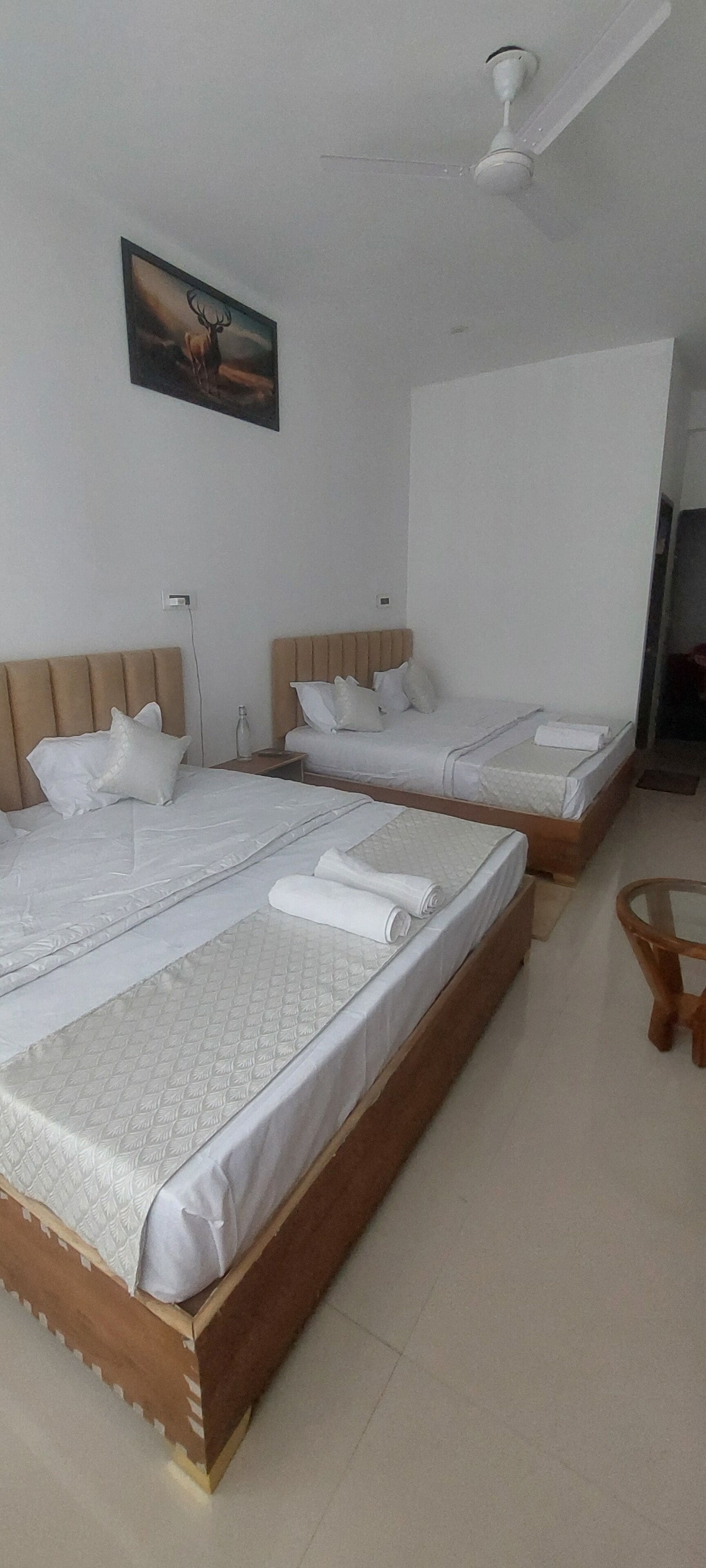Habitación cuádruple familiar, vistas a la montaña | Escritorio, espacio para trabajar con un portátil, wifi gratis