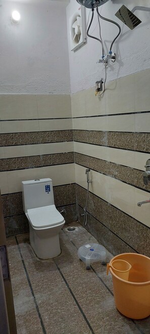 Comfort Double Room, Balcony, Mountain View | Bilik Mandi | Pancuran mandi, tuala disediakan, sabun, syampu 