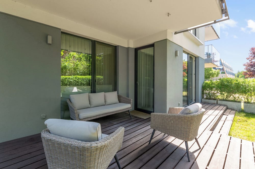 Tre Mare z ogrodem 2 by Grand Apartments