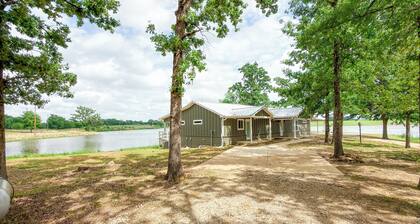 Secluded Lakefront Escape Near Canton Trade Days
