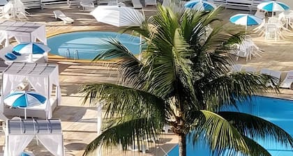 Praia de camboinhas com piscina