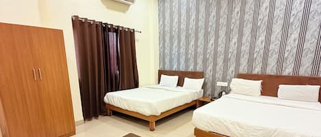 Comfort Room, Balcony