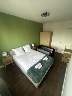 1 多间卧室、熨斗/熨衣板、旅行婴儿床、免费 WiFi