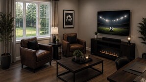 Living area - FIFA World Cup 2026 Luxury Rental, Sleeps 6, Only 7 Minutes to Stadium (New Milford)
