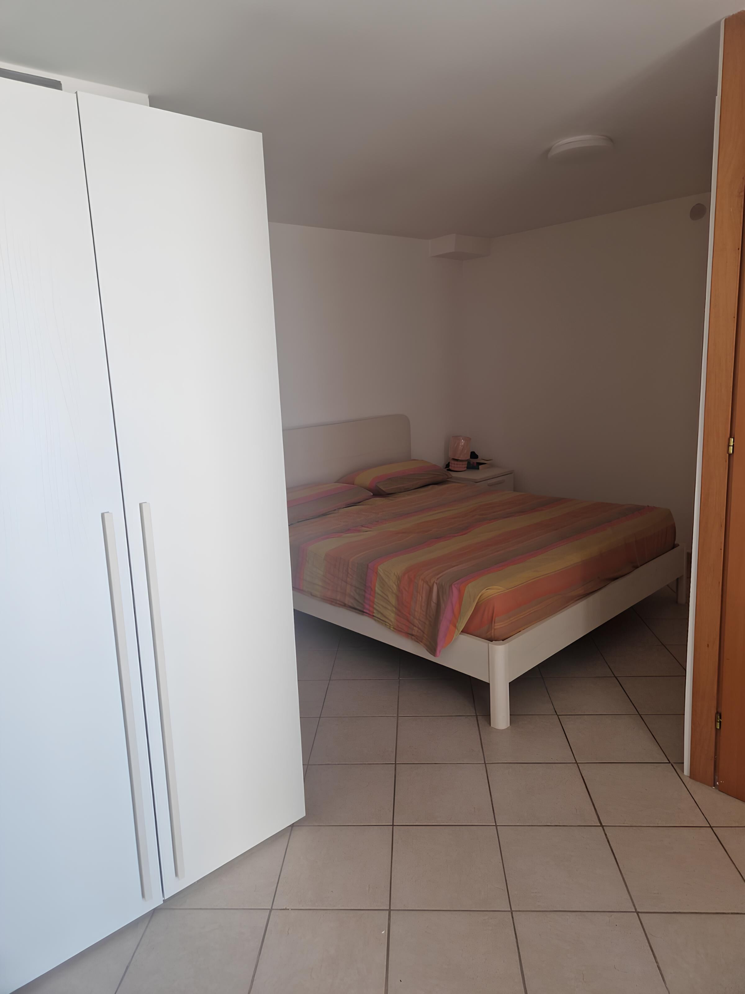 Kamer, 1 twee- of 2 eenpersoonsbedden | Verduisterende gordijnen, een strijkplank/strijkijzer, gratis wifi
