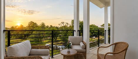 Studio (3 Bedrooms) | Front of property