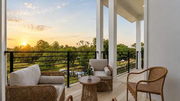 Studio (3 Bedrooms) | Front of property