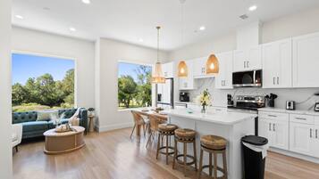 Studio (3 Bedrooms) | Property amenity