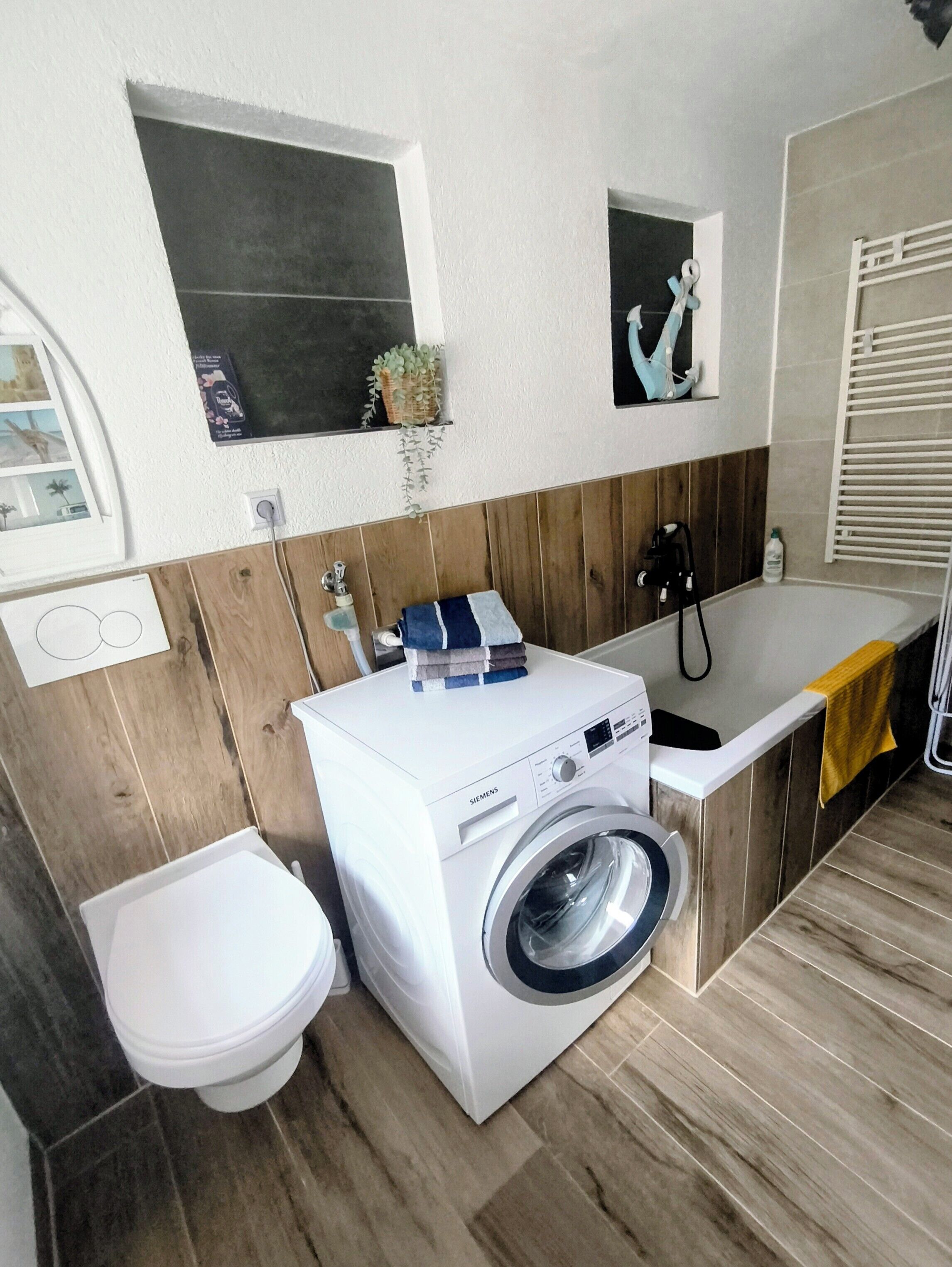 Haartrockner, Handtücher, Seife, Toilettenpapier