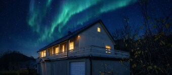 Romslig hus i Lofoten – Opplev Midnattsol, Nordlys og Fjell