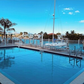Outdoor pool - Beautiful 2-bedroom, 2-bath condo perfect escape to relax and fish in Marathon (Marathon)