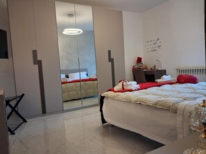 WiFi, bed sheets - More than a location: history, beauty and comfort for a 'unique experience. (Muro Lucano)