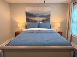 Iron/ironing board, WiFi, bed sheets - Walk to Downtown Jonesborough · Remodeled 3BR · Sleeps 6 (Jonesborough)