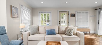 Peach Beach Retreat: 5BR Irish Hills Getaway, 2 Docks, Devils & Round Lake