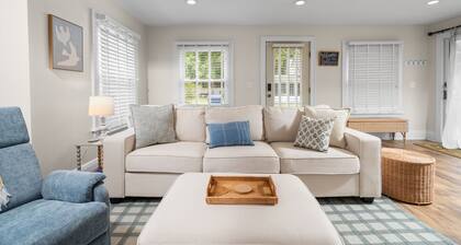 Peach Beach Retreat: 5BR Irish Hills Getaway, 2 Docks, Devils & Round Lake