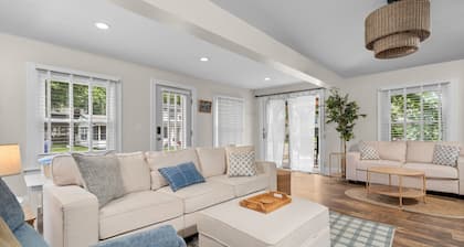 Peach Beach Retreat: 5BR Irish Hills Getaway, 2 Docks, Devils & Round Lake