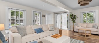 Peach Beach Retreat: 5BR Irish Hills Getaway, 2 Docks, Devils & Round Lake