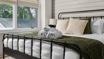4 bedrooms, desk, travel crib, free WiFi