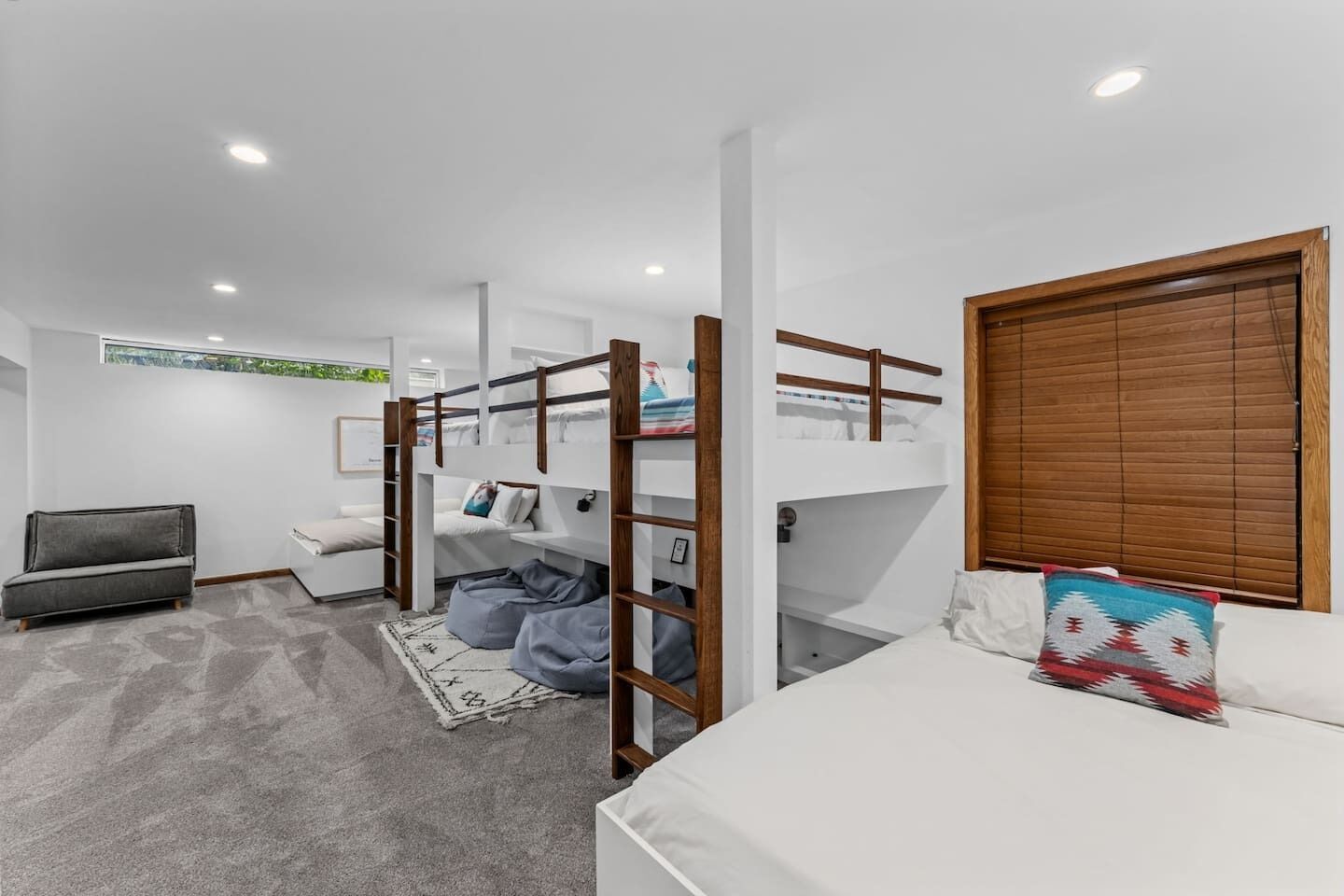 4 slaapkamers, reisbedje, wifi, beddengoed