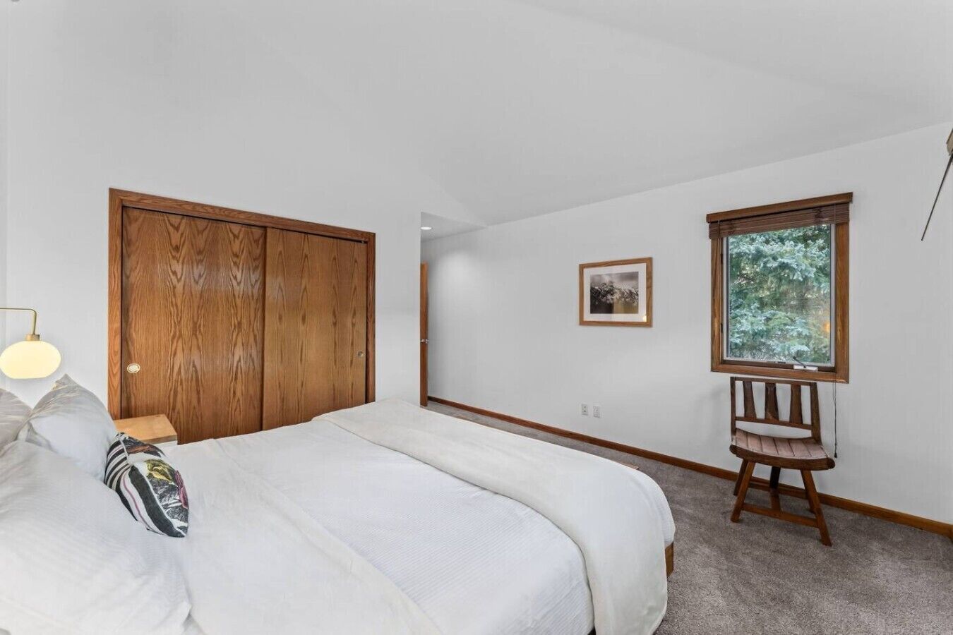 4 bedrooms, travel crib, WiFi, bed sheets
