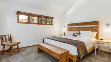 Travel crib, WiFi, bed sheets