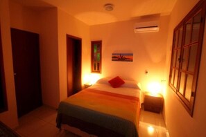 Standard-Doppelzimmer, Balkon, Gartenblick | Zimmersafe, Bügeleisen/Bügelbrett, kostenloses WLAN