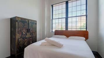 Family Suite | Premium bedding, memory foam beds, WiFi (free), bed sheets