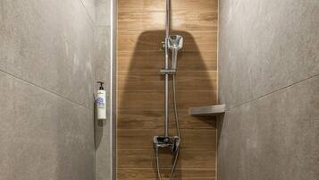 Apartment | Bathroom | Shower, free toiletries, hair dryer, towels