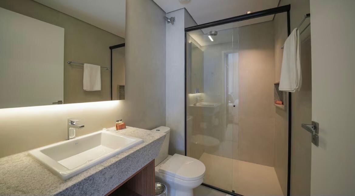 Apartamento | Banheiro | Chuveiro, produtos de toalete grátis, secador de cabelo 