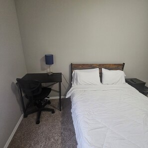 1 bedroom, Internet, bed sheets - Cozy 1-bedroom house in Pensacola with AC (Pensacola)