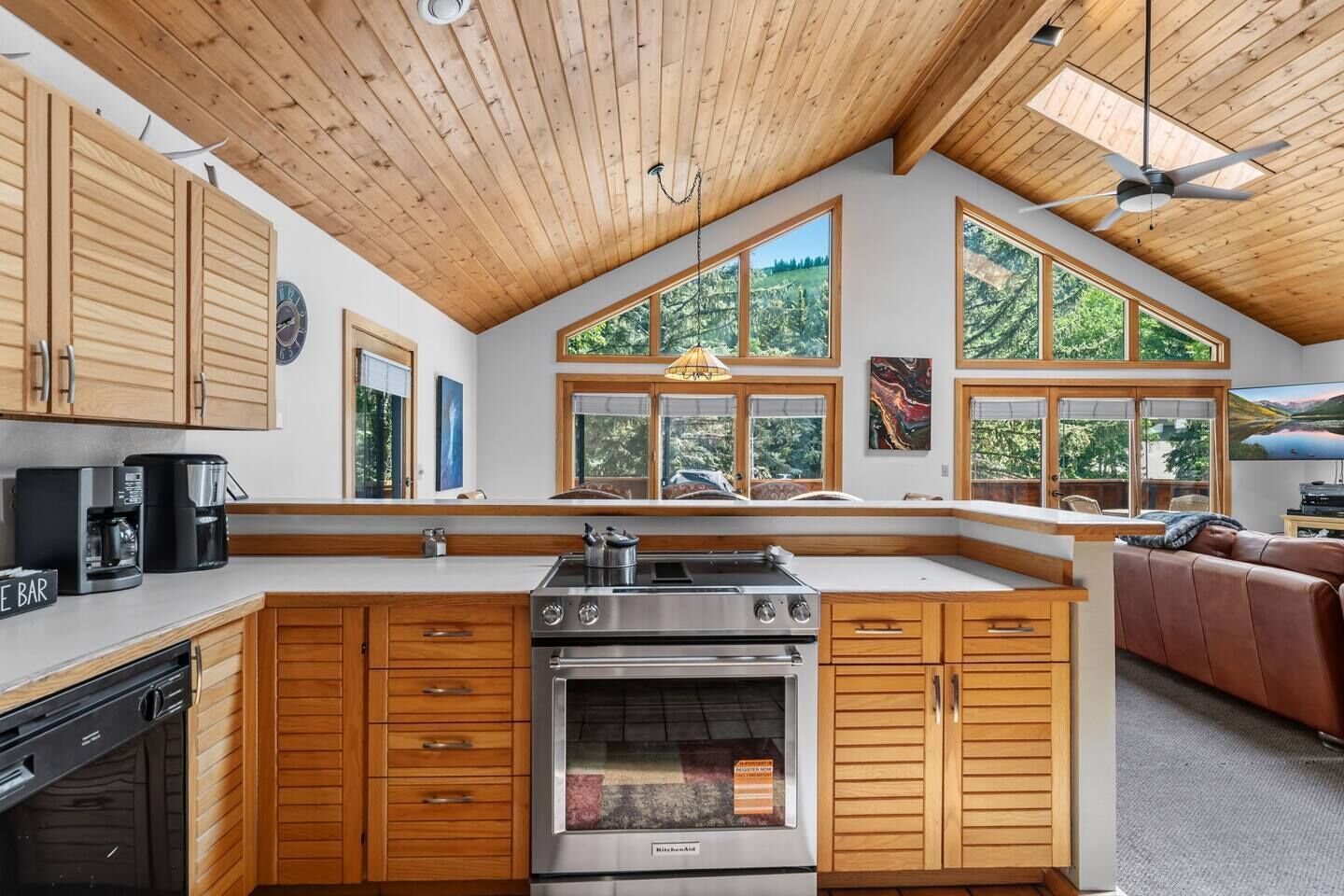 Fridge, oven, stovetop, dishwasher