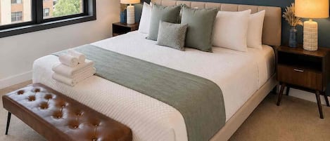 1 habitación, tabla de planchar con plancha y cuna de viaje