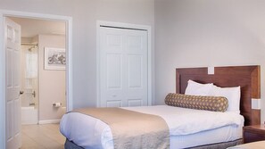 Room - Daytona Beach Oceanfront Escape with Spacious 3BR Resort Suite (Daytona Beach)