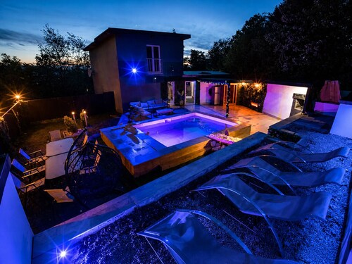 Nature home with pool & wellness MomteBliss