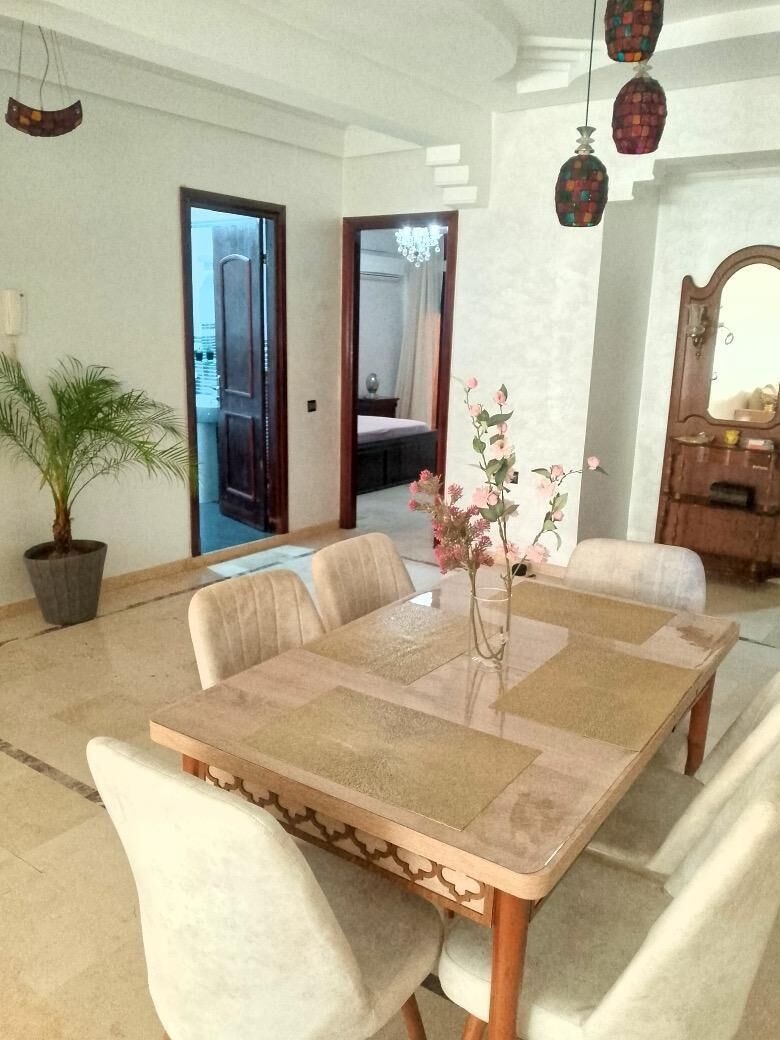 Departamento, balcón, vista a la ciudad | Área de sala de estar