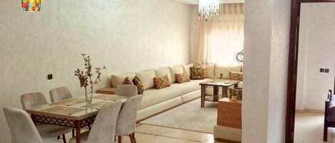 Apartment, Balcony, City View | Living area