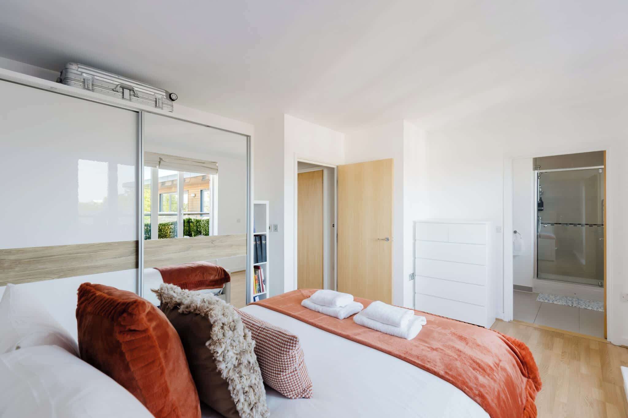 2 bedrooms, iron/ironing board, Internet, bed sheets