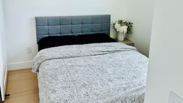 2 habitaciones, tabla de planchar con plancha, wifi y ropa de cama