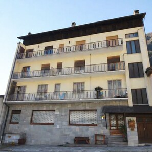 Exterior - Cosy mountain apartment. 15km km from the VoieLactée ski area, (Roure)