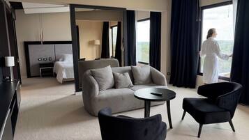 In-room safe, desk, laptop workspace, free WiFi