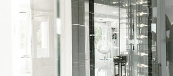 Gated Luxury Retreat, 15 Min from ATL Airport, Modern Amenities, Sleep up to 20P