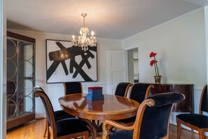 Dining - World Cup Rental - Spacious Southwest Atlanta Home (Atlanta)