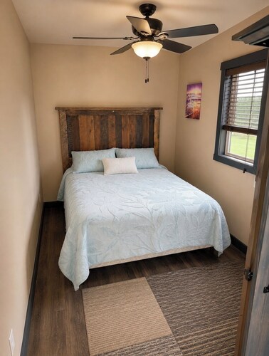 Modern Cottage 56 Getaway -Walk to Food, Drinks & Fun