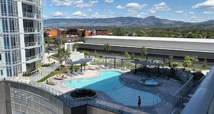 Premiere Lakeshore Living with excellent amenities. Dog friendly