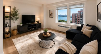 Waterfront Manhattan 1BR Near UN & Midtown