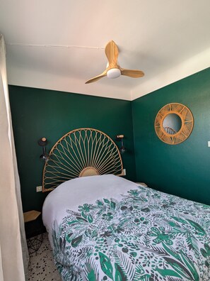 Iron/ironing board - Vrbo Property (Sainte-Marie-la-Mer)