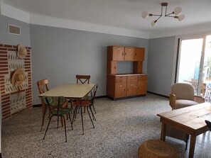 Dining - Vrbo Property (Sainte-Marie-la-Mer)