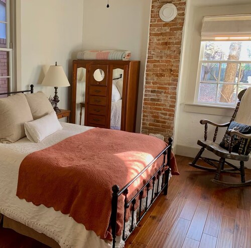 Cozy 2-bedroom cottage in charming Ste. Genevieve