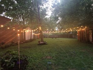 Property grounds - Cozy 2-bedroom cottage in charming Ste. Genevieve (Ste. Genevieve)